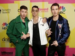 On sunday night, kevin, joe, and nick the jonas brothers reunite at the billboard music awards, and whew, they look good. 9khffqyjxoxowm
