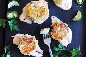 coconut lime crab cakes with chili mayo
