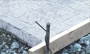 when to remove concrete forms the