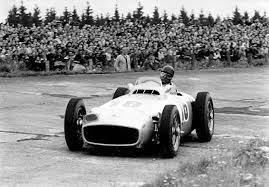 Juan manuel fangio, el chueco, nos cuenta algunos de sus secretos arriba del auto y algunas anécdotas de su carrera en la. Past Present Juan Manuel Fangio S Mercedes W196