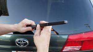 to replace rear wiper on toyota sienna