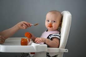 Bukan berarti kita bisa memberinya makanan padat ya, bun. 7 Makanan Untuk Bayi Yang Baru Tumbuh Gigi Bunda Harus Tahu