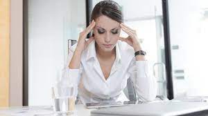 ऑफिस जाने वाली महिलाओं को होता पुरुषों से ज्‍यादा तनाव - lifestyle stress  and depression in women more than men - AajTak