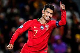 Golünü atan cristiano ronaldo, futbol tarihinde milli takımda en çok gol atan oyuncu olarak rekoru elinde bulunduran i̇ranlı ali daei'yi de yakalamasına 1 gol kaldı. Cristiano Ronaldo Promises To Beat Ali Daei S World Record For International Goals After Netting 99th Strike For Portugal