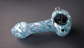 how to keep your weed glass pipes clean