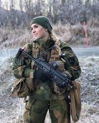 Diese zusatzelemente sind teils notwendig, um anderslautende dienstgrade der. Norwegisches Soldatenmadchen Soldat Frauen Im Militar Soldatin