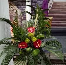 Kali ini, adorable florist menyediakan aneka rangkaian bunga untuk meja di meja tamu, meja dekorasi akad nikah, ulang tahun, pernikahan, prasmanan, altar gereja, dan beberapa jenis bunga meja lainnya. Santa Bernadet