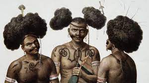 刺青が西洋で「タトゥー」と呼ばれるようになった黒歴史 | 抑圧と人種差別と植民地主義の血に塗れた | クーリエ・ジャポン