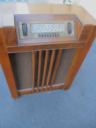 63889 antique philco floor model radio