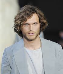 1.40 wavy thick hair with tramline. The Best Wavy Hairstyles For Men With Thick Hair