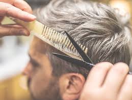 Si cortas el pelo húmedo, al secarlo va a quedar más corto de lo que tenías previsto. Como Cortar El Pelo A Un Hombre En Casa Paso A Paso