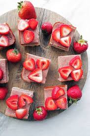easy strawberry shortbread bars yay