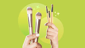 cleaning makeup brushes reasons and how to