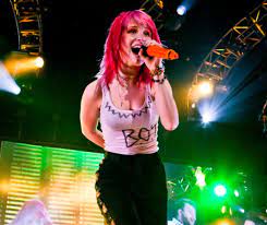 Who is Hayley Williams and how tall is she?