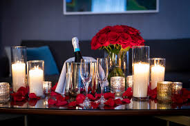 Check out this guide to a safe and romantic evening, with best dinner dates, hotel deals, virtual events, and more. Valentine S Day In Chicago Best Things To Do 2021 Choose Chicago