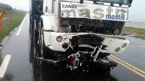 Motociclista perdió la vida al chocar de frente contra un camión |  Paralelo32.com.ar