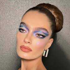 holographic makeup trend