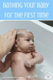Just as newborn babies open their eyes and take in the world around them for the very first time, their. How To Bathe A Newborn Baby With Full On Confidence Postpartum Brown Skin Mama Yenidogan Bakimi Bebek Yeni Dogan Bebekler