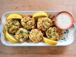 crab cakes and 5 ing remoulade