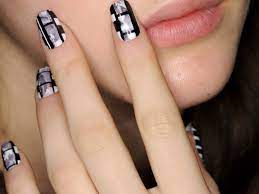 apply nail stickers to short nails