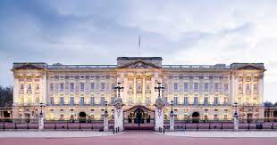 However, it's worldwide known not only for this fact. London Koniglicher Rundgang Besuch Des Buckingham Palace Getyourguide