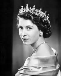 Queen Elizabeth II Platinum Jubilee Classic Portrait Photo buy celebrity  photos and posters at Starstills.com