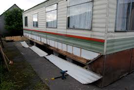 repairing a static caravan laplandica