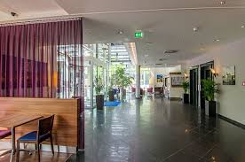Bu otel misafirlerimize 538 ayak kare alanda toplantı odası sunmaktadır. Holiday Inn Express Essen City Centre Rates From Usd71