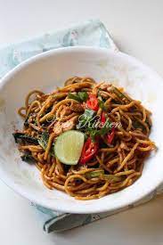 Detail recipe, please click my blog link at www.aziekitchen.com please follow me at : Azie Kitchen Mee Goreng Basah Dia Isteri Luar Biasa Malay Food Food Food And Drink