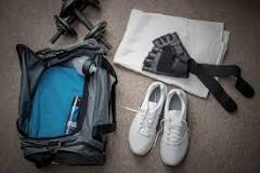What should be in a mans gym bag?