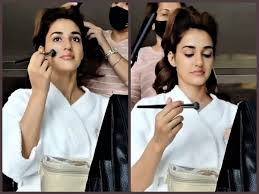 disha patani does her own makeup for a