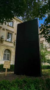 Reports suggest the object was planted and not randomly dropped there. Monolith Space Odyssey Wikipedia