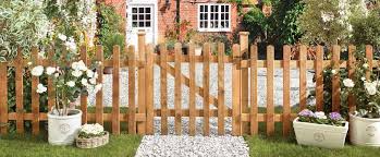 Pale Palisade Picket Fence