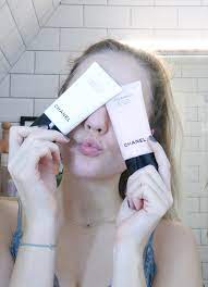 For her gorgeous skin, her first french beauty routine tip: My Chanel Skincare Routine Floortjeloves