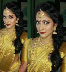 Simple hairstyle for wedding ceremony with traditional outlook. 40 Indian Bridal Hairstyles Perfect For Your Wedding