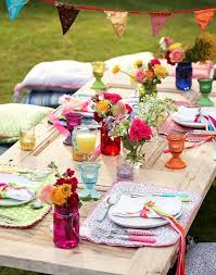 5 Ways To Decorate An Outdoor Table