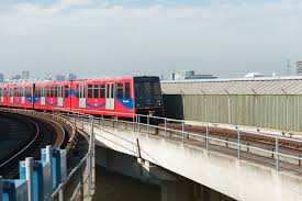 how the royal docks 12 dlr stations