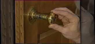 how to fix a broken door handle