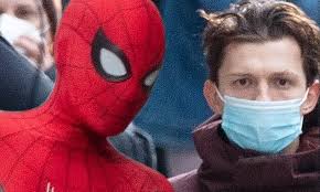 Şimdilik serenity now olarak biliniyor. Tom Holland Slips Into Iconic Superhero Suit For A Chase Scene For Spider Man 3 Daily Mail Online