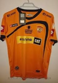 Este producto está publicado directamente por un vendedor nacional y cuenta con el respaldo de falabella.com. Cobreloa Home Camiseta De Futbol 2013 2014