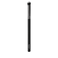 concealer and eyeshadow brush face 02