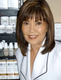 Linda Hong created HelloBeautifulFace.com with one goal in mind: providing a trusted resource for every skin care need. Experience you can count on: - ask-linda