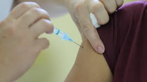 Adolescentes de 12 a 17 anos serão vacinados contra a Covid-19, diz Saúde