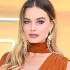 margot robbie s dresakeup all in