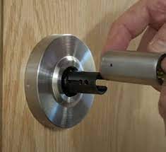 how to remove a commercial door lock