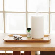 The aroma diffuser uses ultrasonic waves to vaporise water and the essential oil in the tank to produce a cool, dry, fragrant mist. Aromadiffusor Muji Online