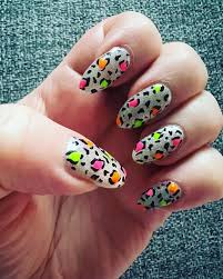 stunning cheetah leopard print nails