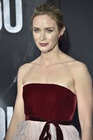 She became interested in acting at an early age, and when she was 18 she landed the classic role of juliet in shakespeare 's romeo and juliet. Emily Blunt Der Furchterliche Erste Kuss