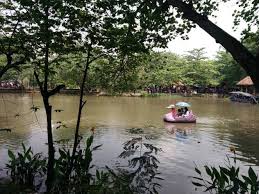 Di kampung wisata taman lele 3 semarang kebun binatang mini, di taman lele semarang. Semarang Hanallecious