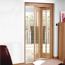 Worcester Oak Bifold Door With Clear